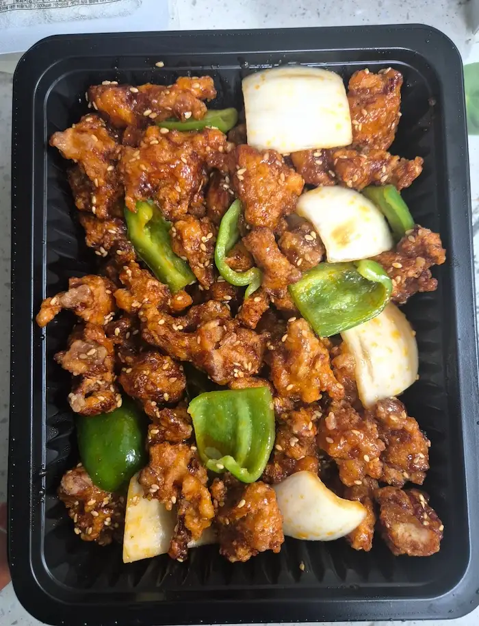 시흥 기막힌깐풍기 보통맛 배달 깐풍기와 파프리카 양파 구성