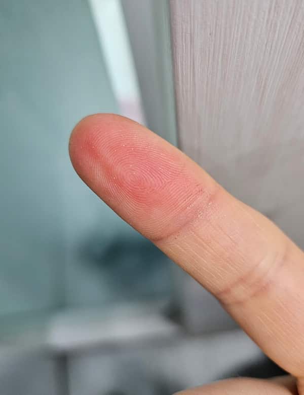 립 스테인 제거 시 손가락 묻음