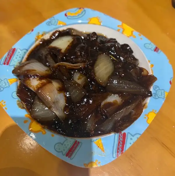 6세 이하 어린이에게 무료로 제공되는 맛보기 아기 짜장면